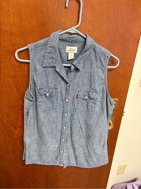 Levi's Sleeveless Button-Front Chambray Shirt - Light Blue